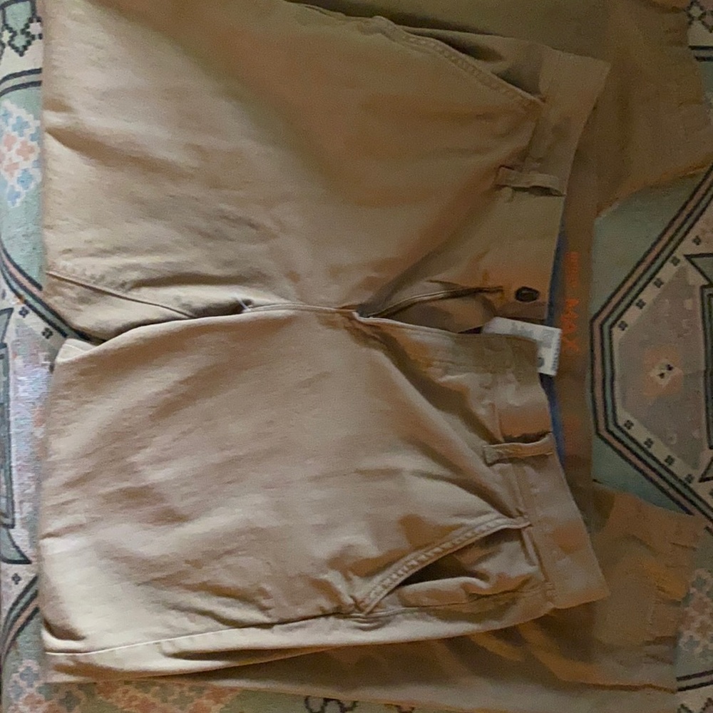 Men’s khaki pants